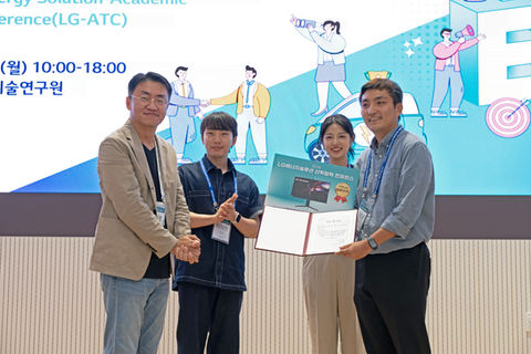 Ihnkyung presented her research at LG-ATC in Daejeon. Ihnkyung was given the best poster award with her presentation. Congratulation!