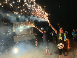 瀧本監督、中村監督の花火持ち🎇