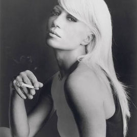 Donatella Versace : l’architecte du glamour moderne