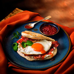 JOB02979_OB_NPD_Lifestyle_Images_91058011_Ocado_Plain_Naans_web
