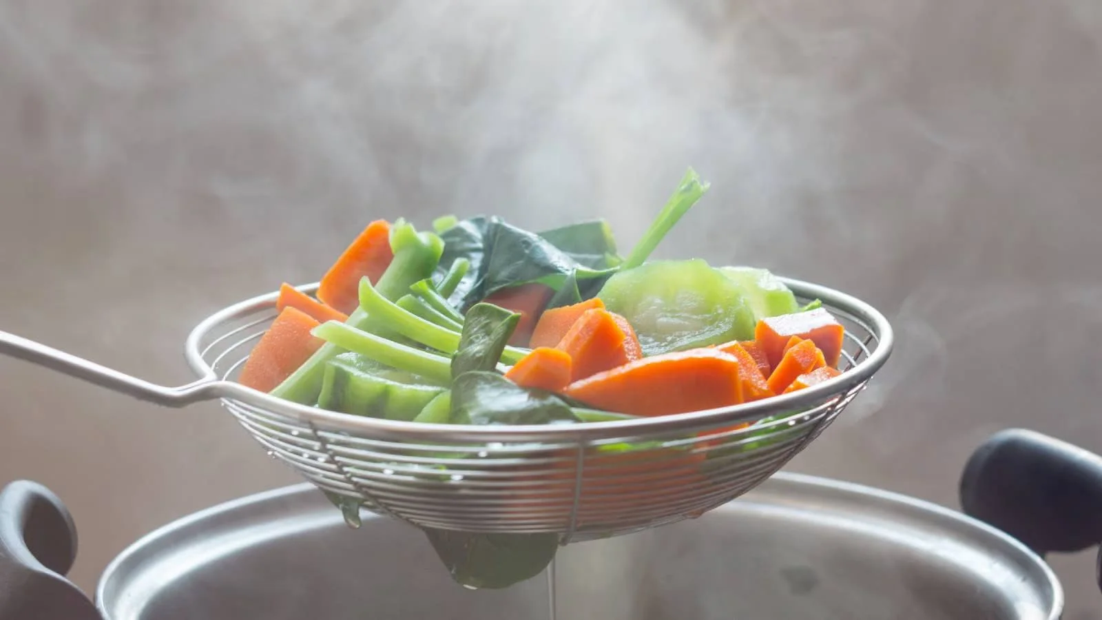 Navigating Snacking: Healthy Alternatives to the Usual Suspects