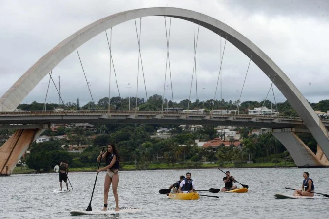 onto turístico de Brasília, o lago é um dos pontos de encontro do brasiliense, mas sofre com ameaças ambientais - (crédito: CARLOS VIEIRA)
