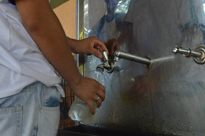 Nova lei sancionada diz que poder público deve garantir água potável e saneamento básico nas escolas