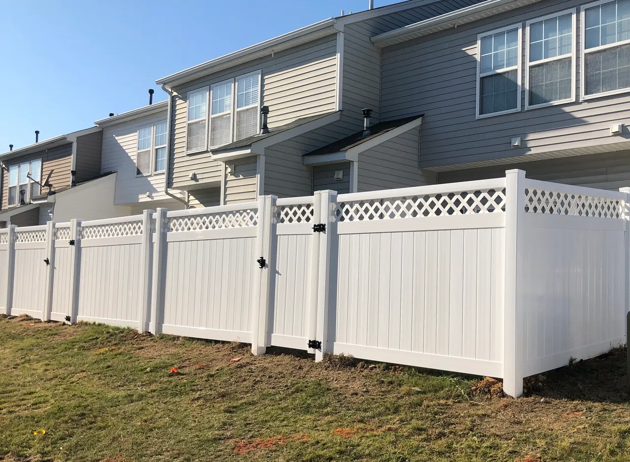 vinyl privacy fence Cincinnati