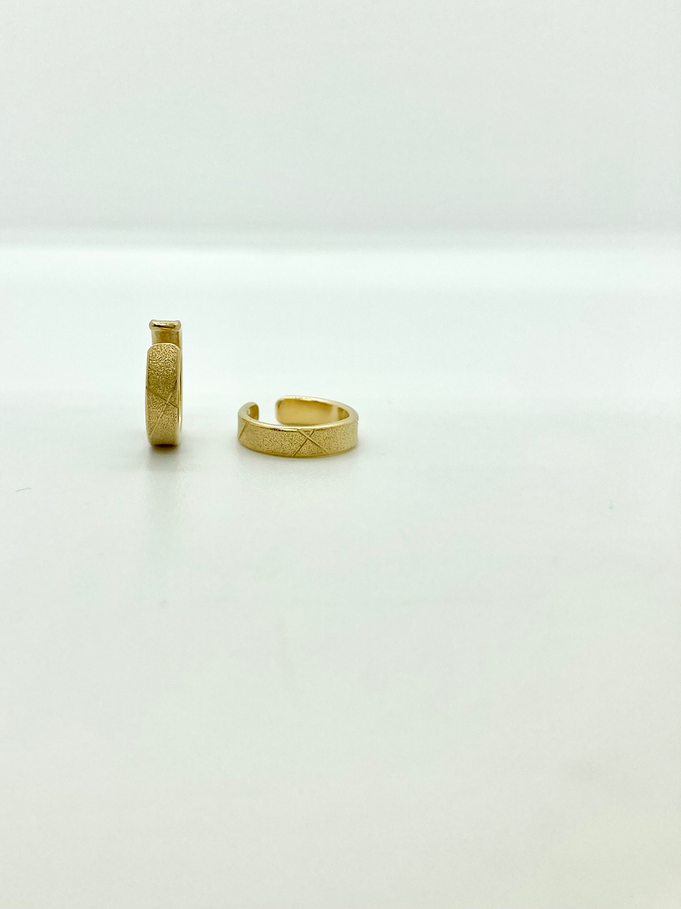 Miniature : Earcuff Planète (ou bague d'oreille) doré à l'or 18 carats