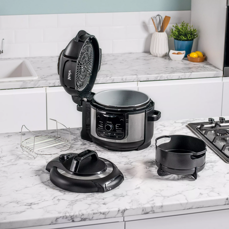 Miniature : Robot cuiseur Kitchencook ouvert et accessoires