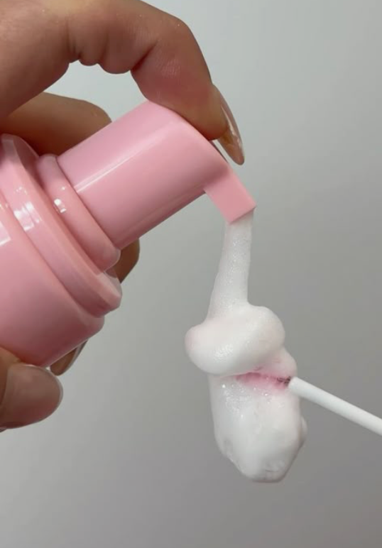 Thumbnail: Pink lash Cleanser