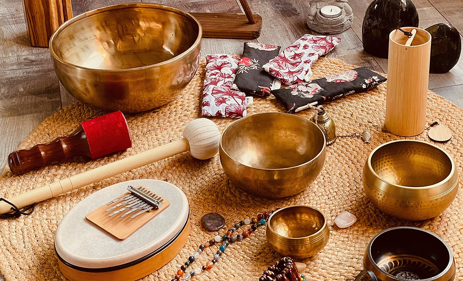instrument intuitif avec bol tibétain, carillon, gong, bâton de pluie