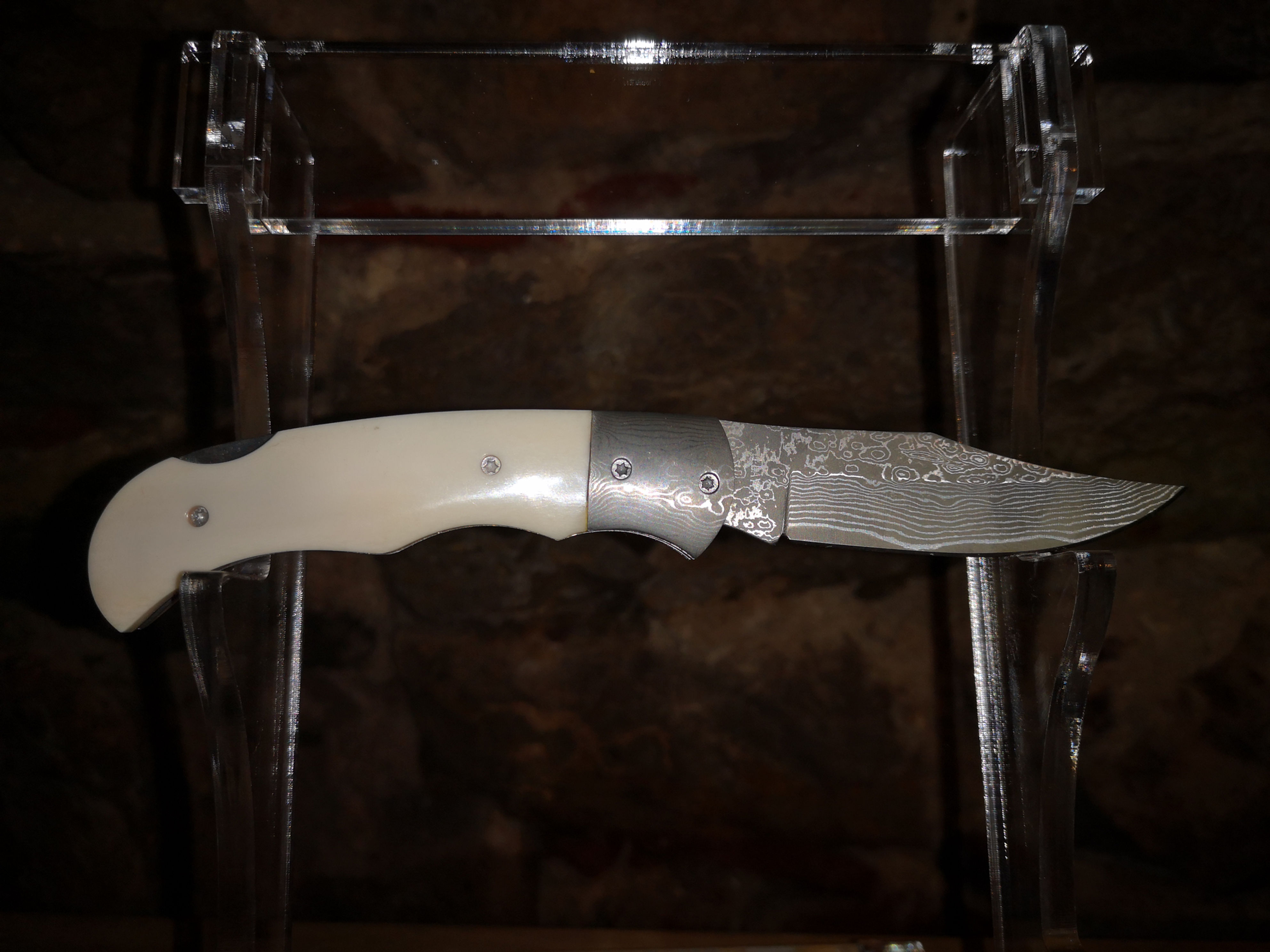 Magnum damascus Bone