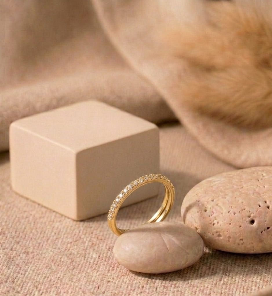 The Clarity Solitaire gold band with diamonds on stones