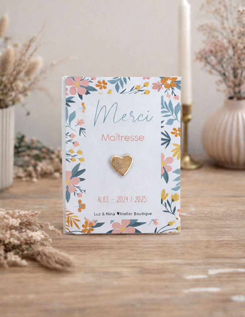 pin's coeur avec petite carte personnalisé pour cadeau maitresse nounou maman