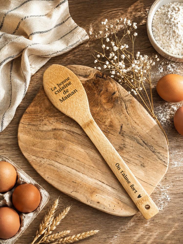 cuillère de cuisine en bois personnalisé cadeau maman mamie papi papa
