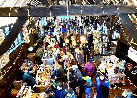 Christmas market in LH 25_edited.jpg