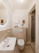 Komfortables Badezimmer EggHam Apartment Hamburg – Apartment in zentraler Lage mit moderner Ausstattung für entspannte Aufenthalte.