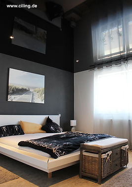 Schlafzimmer glanz schwarz.jpg