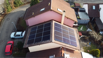 Solaranlage in Weilheim/Teck mit leistungsstarken PV-Modulen für nachhaltige Energiegewinnung und hohe Effizienz.