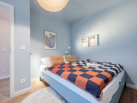 Schlafzimmer EggHam Apartment Hamburg – komfortables Doppelbett, ruhige Unterkunft und stilvolles Design für erholsamen Schlaf.