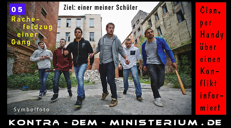 Gang auf dem Schulgelände: Darstellung von Schülergruppen, die durch aggressives Verhalten und fehlende Kontrolle Missstände im Schulalltag verstärken.