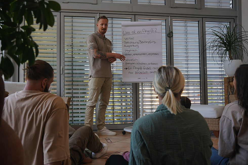 Selbstverteidigungseminar bei Dorian Defense – Trainer zeigen effektive Techniken für Frauen, Kinder und Eltern