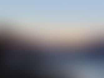 AmLago Maggiore mit schneebedeckten Alpen im Hintergrund sich stärken