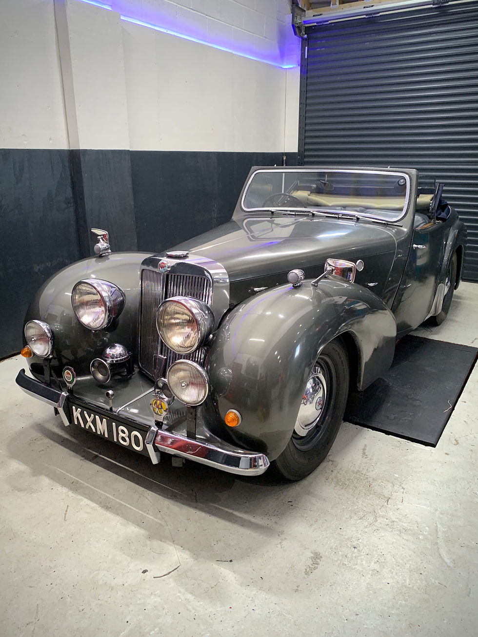 1949 TRIUMPH ROADSTER