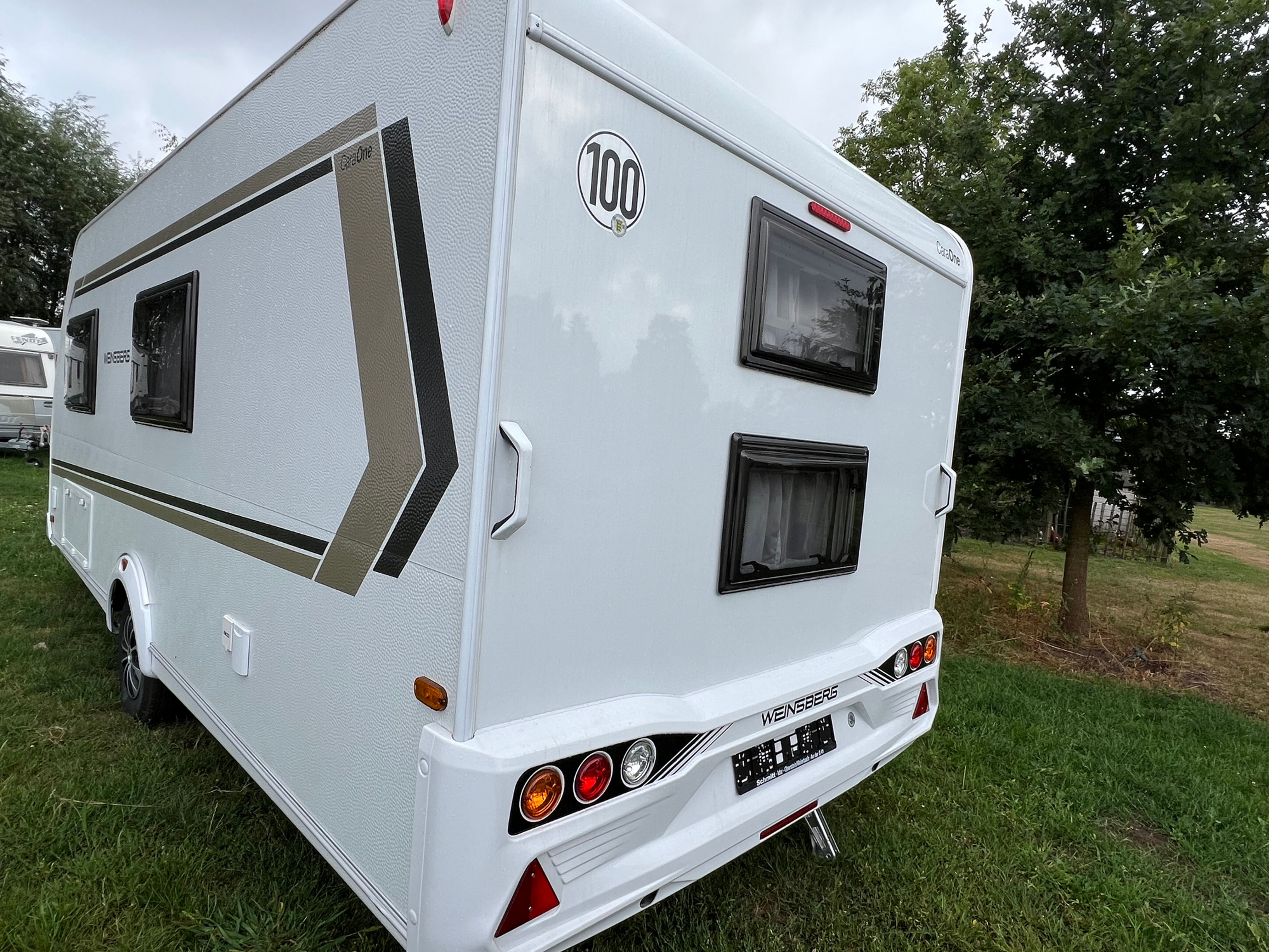 Weinsberg CaraOne 500 FDK 2024 met stapelbed en mover