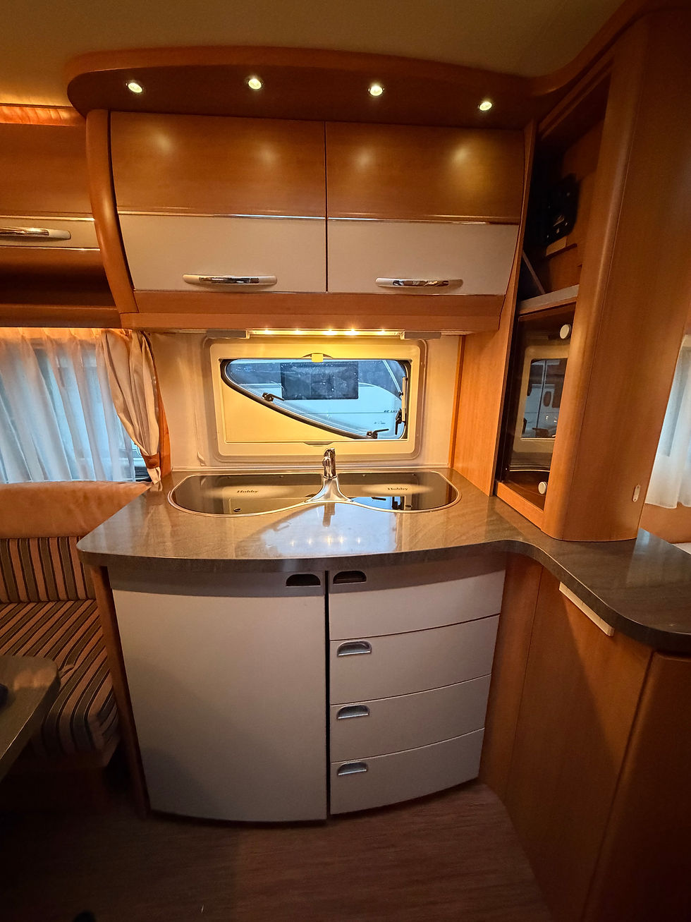 Thumbnail: Hobby La Vita 460 UFe van 2010 met mover en prachtige Isabella voortent