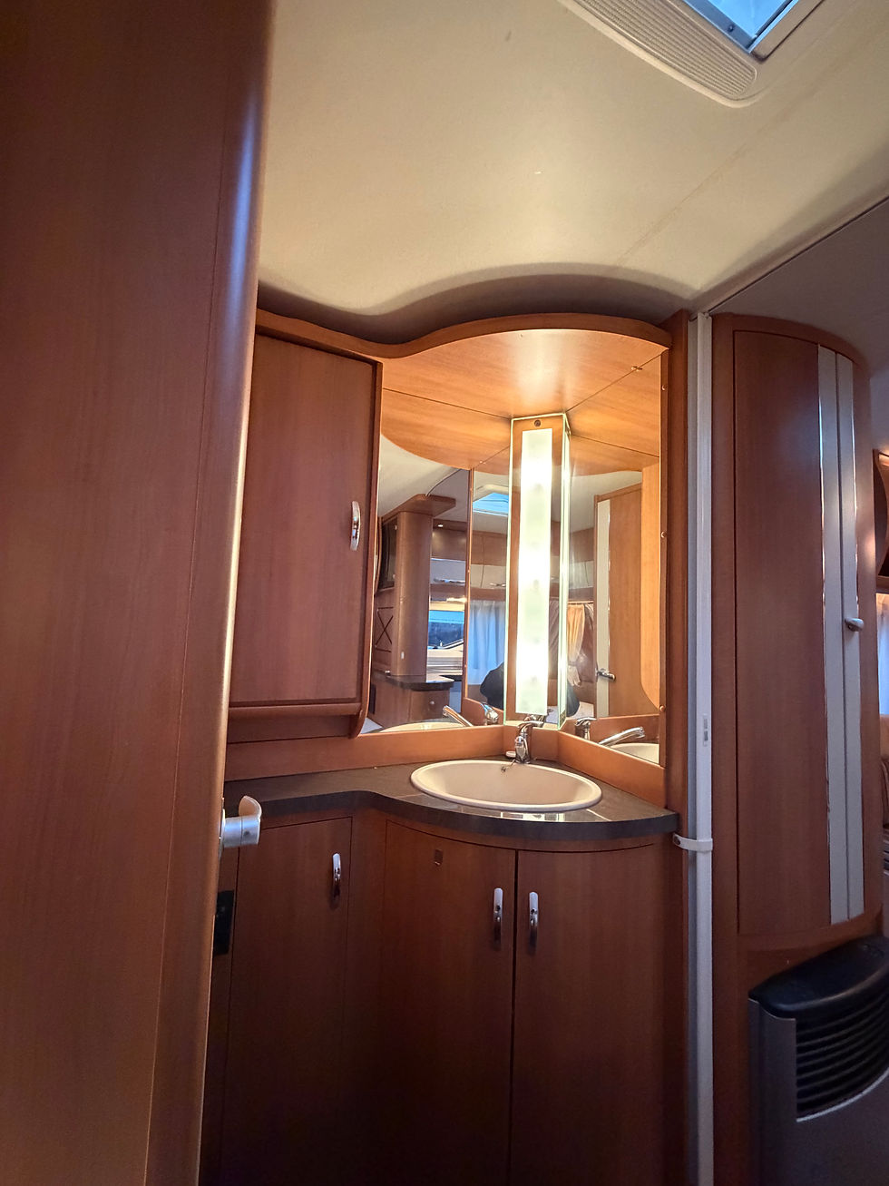 Thumbnail: Hobby La Vita 460 UFe van 2010 met mover en prachtige Isabella voortent