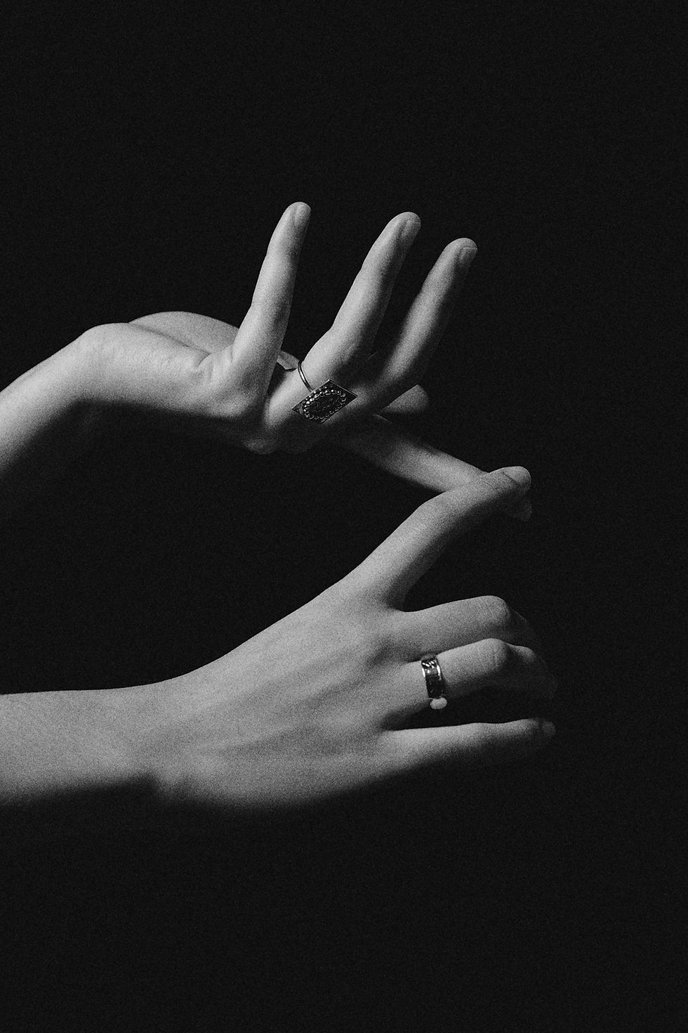 Miniatura: Anillo 손 cenefa