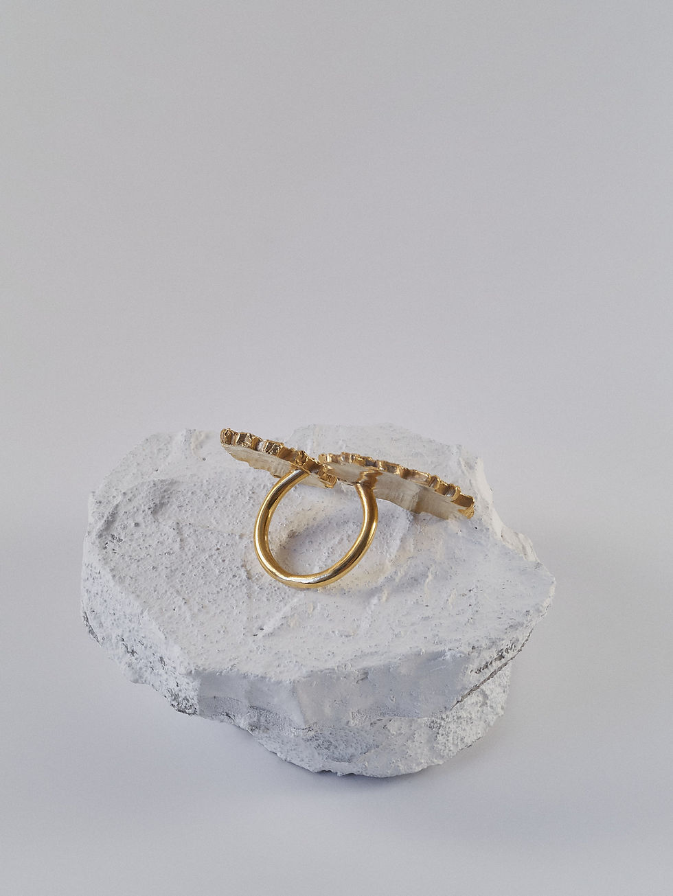 Thumbnail: Cameo crown double ring