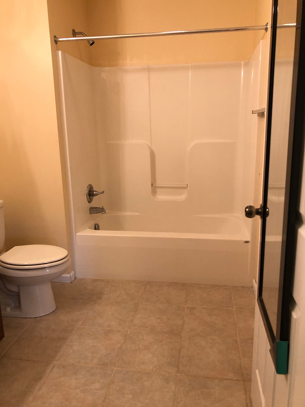 Upstairs Full Bathroom