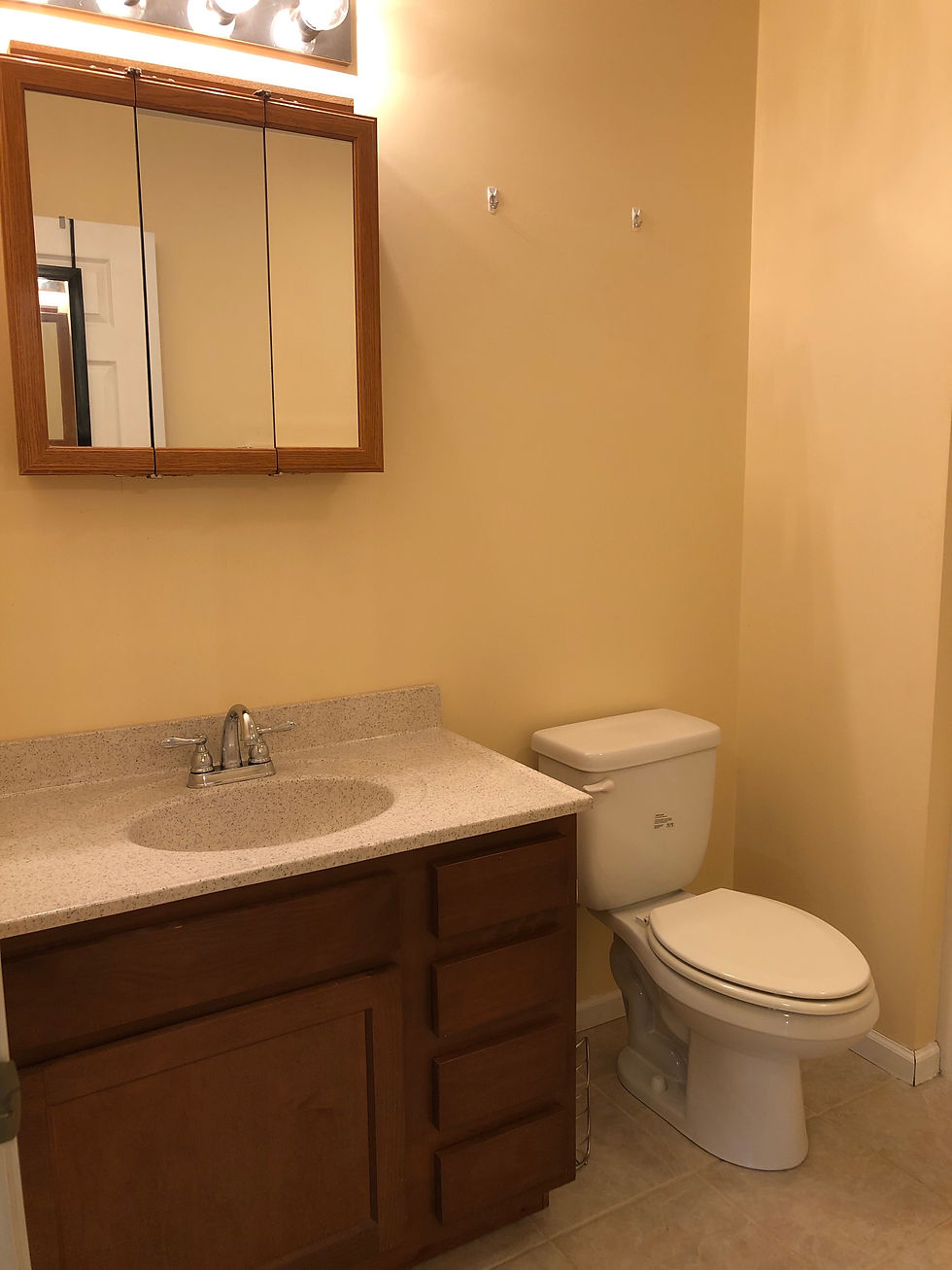 Upstairs Full Bathroom