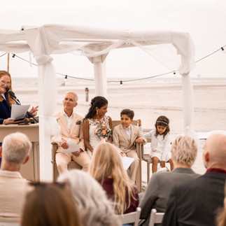 ceremonie bij Sjoerd op Ameland op het strand