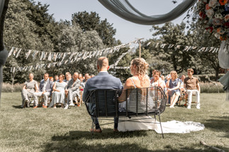 bruidspaar tijdens de ceremonie