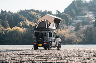 【peakpod】最軽量ルーフトップテントをコンパクトSUV車に設置した時の画像その3。