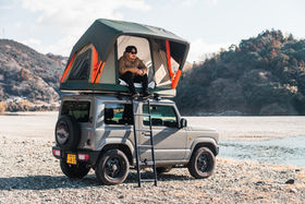【peakpod】最軽量ルーフトップテントをコンパクトSUV車に設置し、人が乗った場合のサイズ感はこちら。
