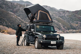 [peakpod] An image showing the lightest rooftop tent installed and the height of the ladder.