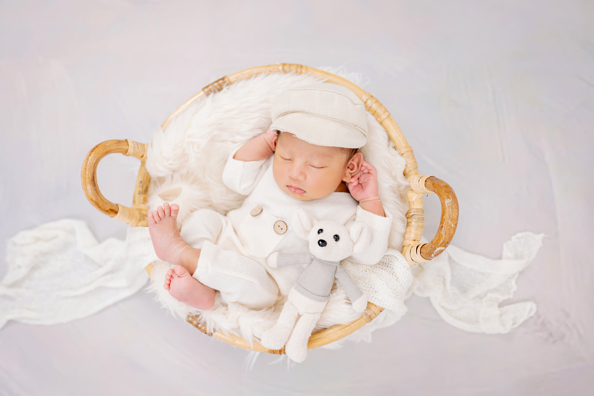 White Minimalist Basket