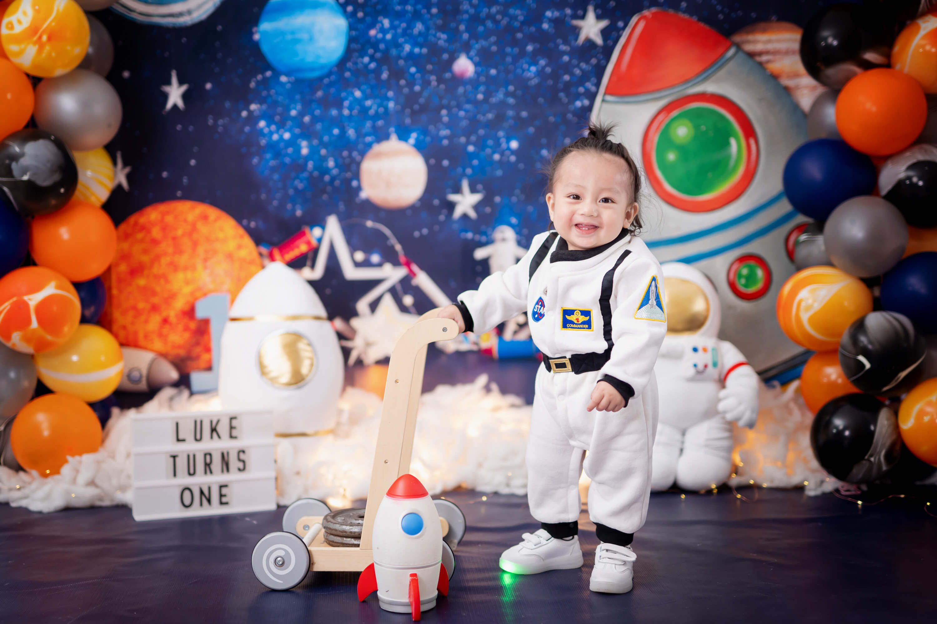 Astronaut-Outerspace 2