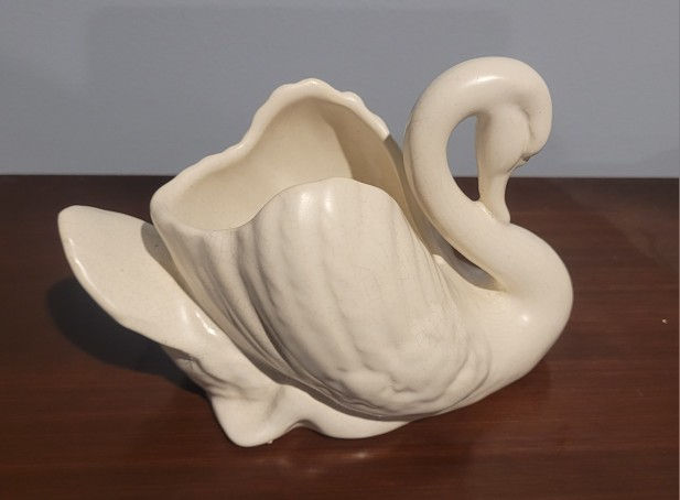 Thumbnail: Small Crown Lynn Swan 154