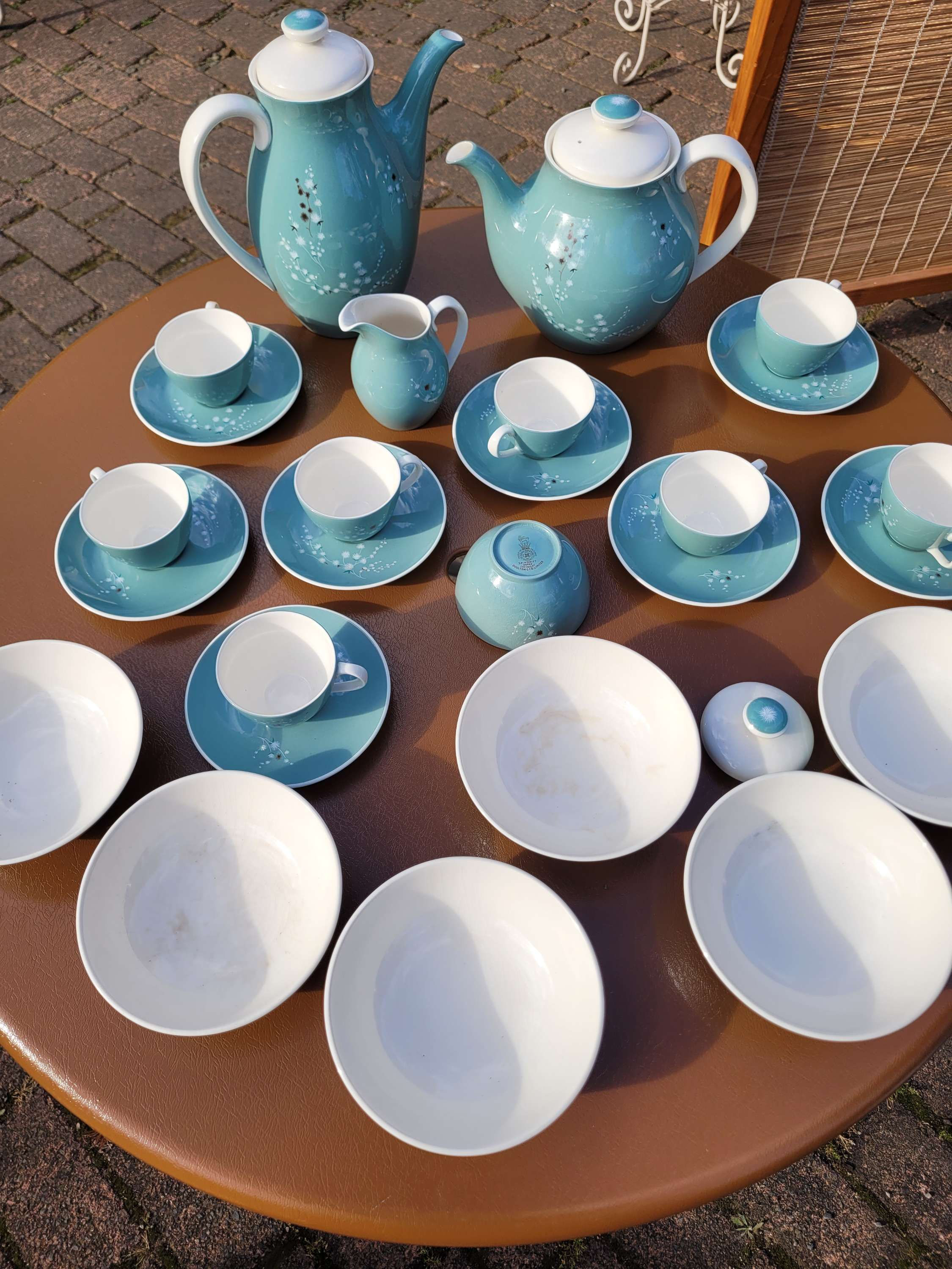 Lovely Royal Doulton Spindrift pattern tea set 