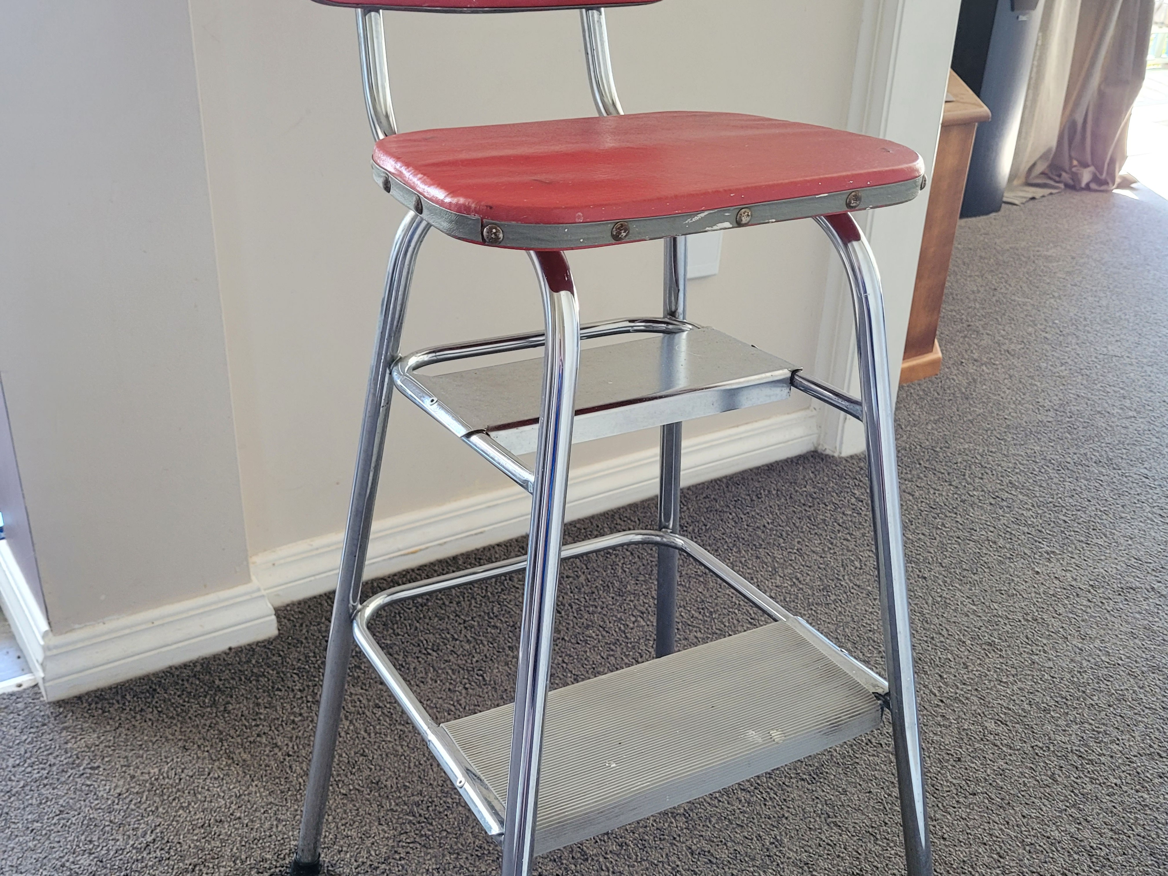 Retro vinyl step stool 