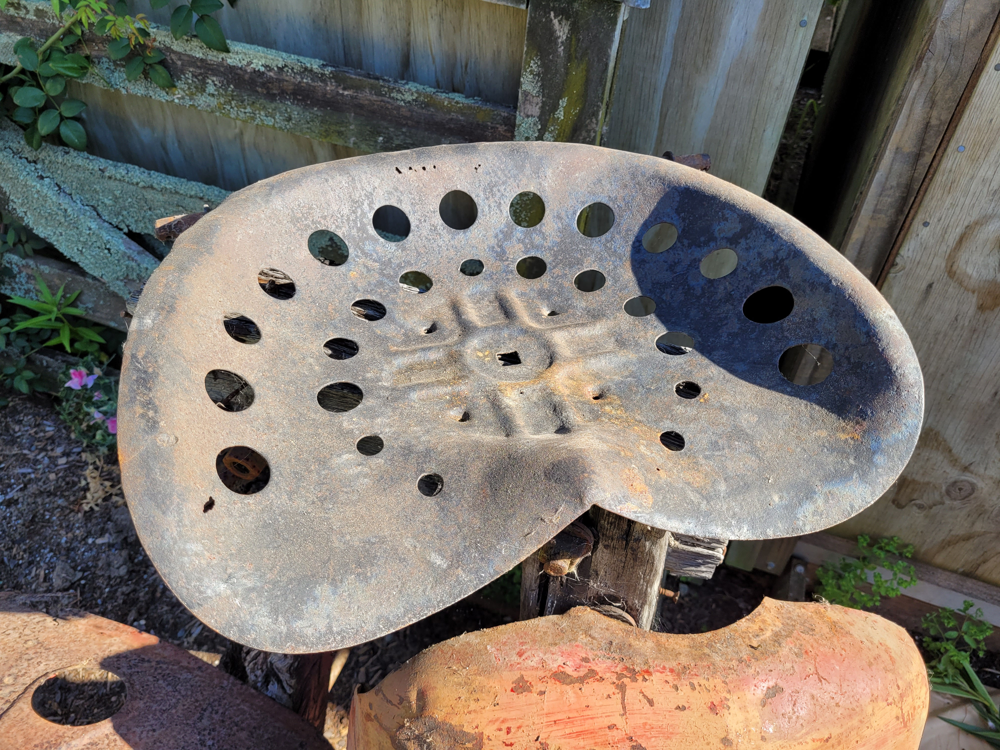 Cast iron tractor seat 