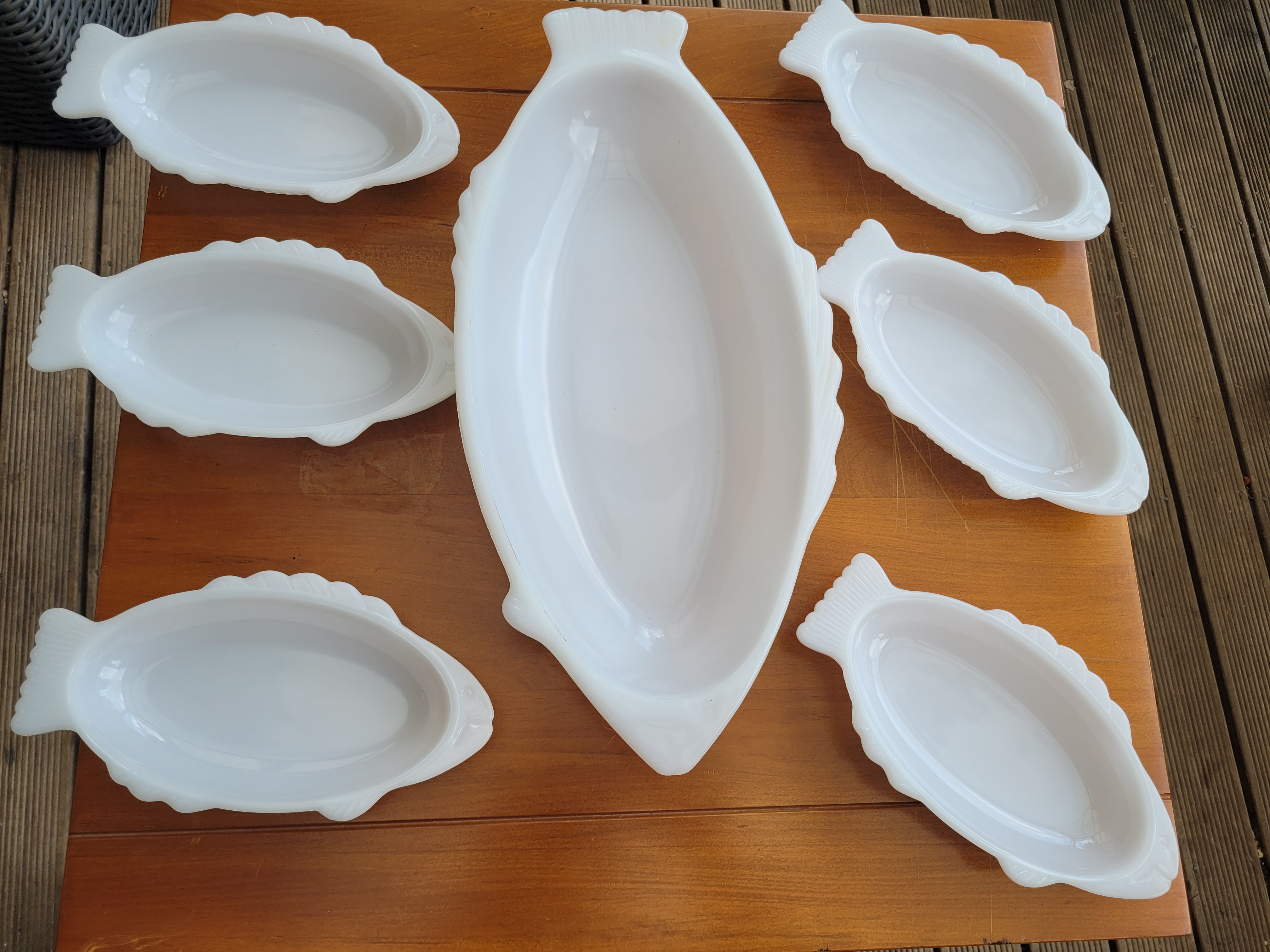 SOLD ! VINTAGE  milk glass Fish plate made in the USA