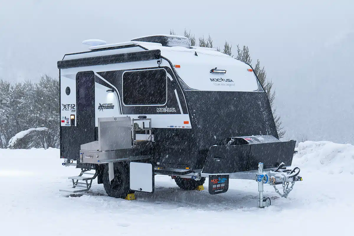 MCD USA Campers and Caravans a dévoilé le XT12HR OFF-GRID EXTREME EDITION, la dernière addition à sa gamme OFF-GRID EXTREME EDITION. Ce modèle est conçu pour les couples en quête d'aventure sans compromis sur le confort.MCD USA Campers and Caravans a dévoilé le XT12HR OFF-GRID EXTREME EDITION, la dernière addition à sa gamme OFF-GRID EXTREME EDITION. Ce modèle est conçu pour les couples en quête d'aventure sans compromis sur le confort.MDC USA Campers and Caravans 