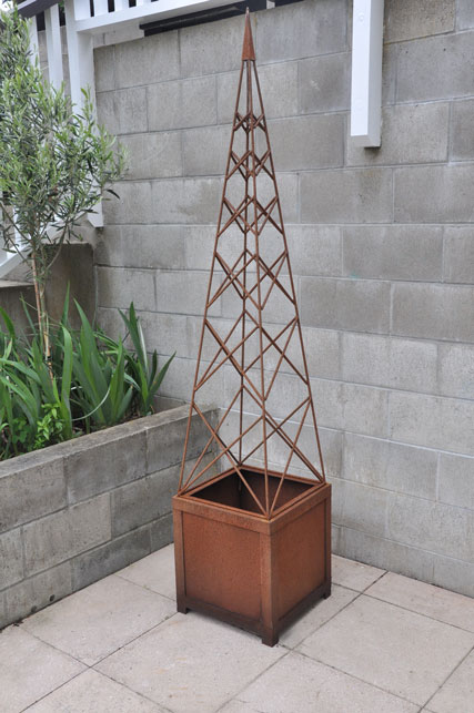 Obelisk designed by Mosaicdesign