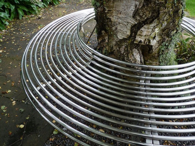 Tree seat designed by Mosaicdesign