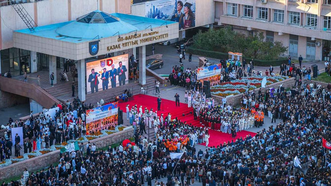 В КазНУ имени аль-Фараби церемонию посвящения в студенты провёл искусственный интеллект