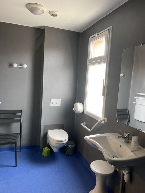 salle de bain privative dans gîte de groupe à Beaulieu en Auvergne Haute-Loire