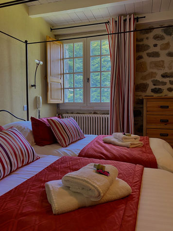 Galerie chambres : hébergements au Pré Bossu à Moudeyres (Haute-Loire), près du Mézenc & Puy-en-Velay